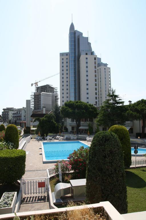 Residence Equilio Family Apartments Lido di Jesolo Exterior photo